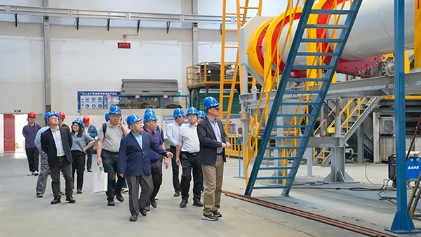 中国工程院杨志峰院士莅临AG恒峰科技考察 (2).jpg 中国工程院杨志峰院士莅临AG恒峰科技考察 (2).jpg