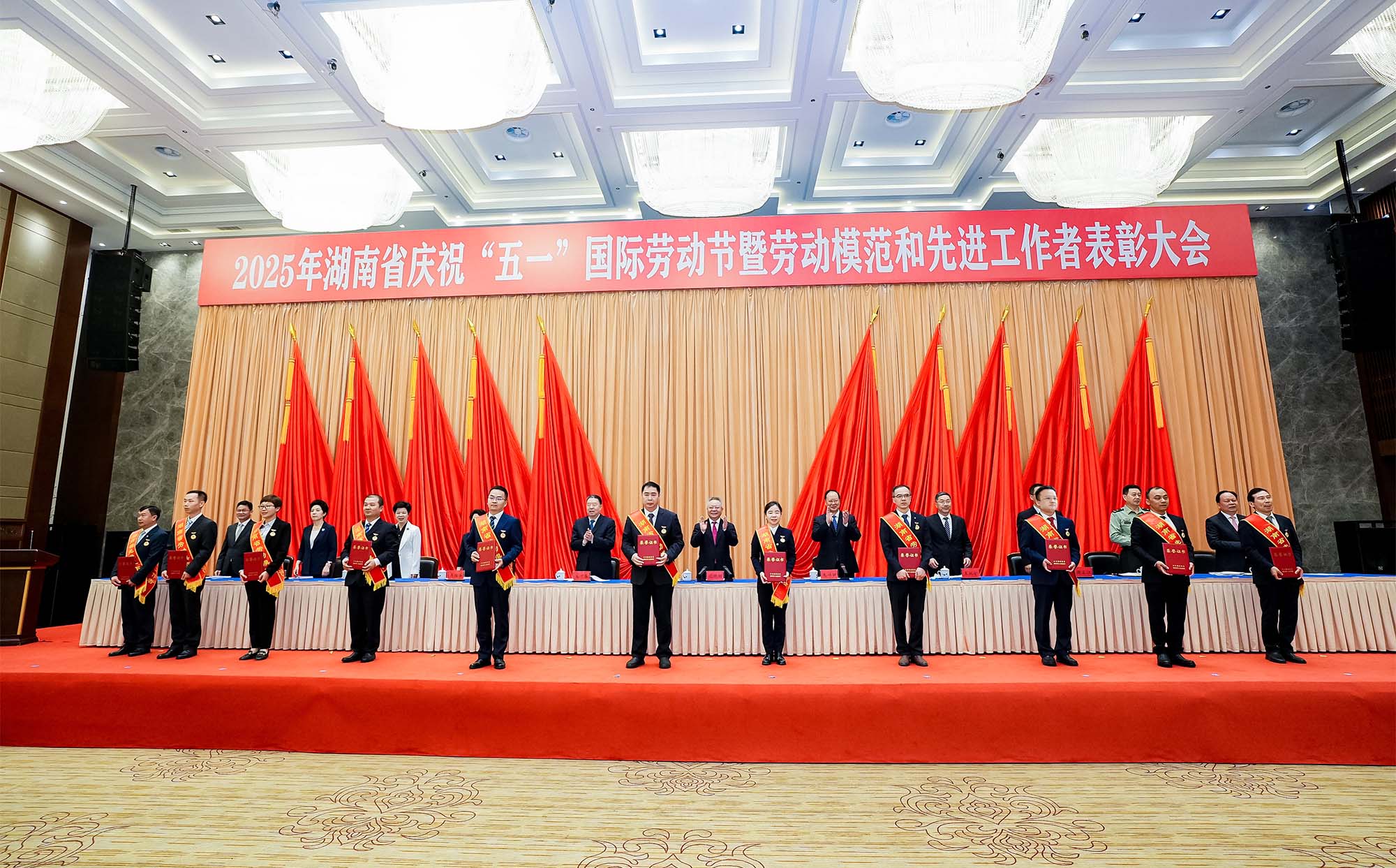 【热烈祝贺】AG恒峰科技胡祥龙博士荣获湖南省劳动模范称号